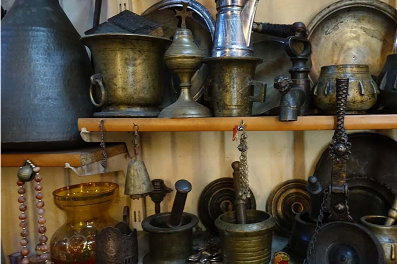 Antika merakı ile koleksiyon oluşturdu Antika merakı ile koleksiyon oluşturdu